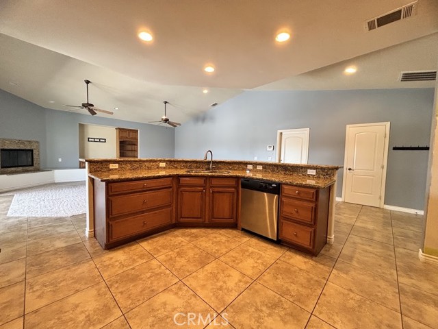 Detail Gallery Image 14 of 73 For 26663 Red Coach Ln, Helendale,  CA 92342 - 4 Beds | 2/1 Baths