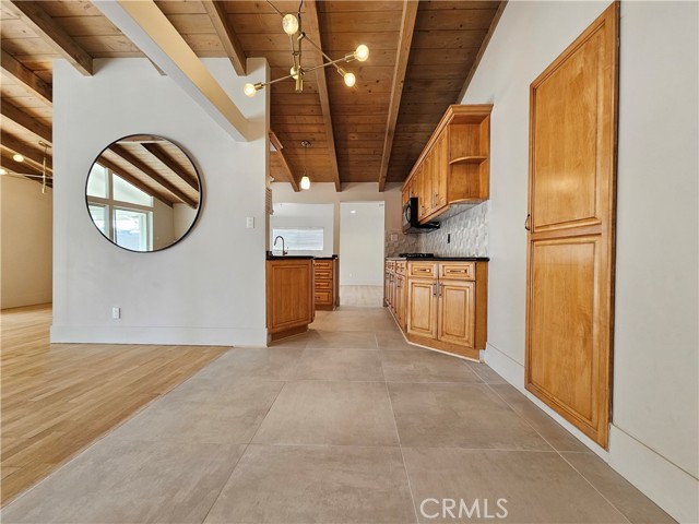 Detail Gallery Image 17 of 37 For 17530 Tuba St, Northridge,  CA 91325 - 4 Beds | 2/1 Baths