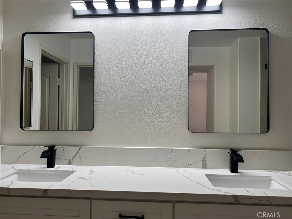 https://media.crmls.org/medias/7669ac52-b378-4c61-961a-a2cb0af5d02c.jpg?preset=X-Large