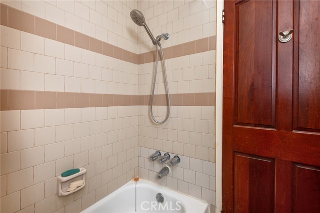 Detail Gallery Image 9 of 31 For 1657 W 67th St #2,  Los Angeles,  CA 90047 - 4 Beds | 2 Baths