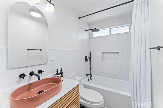 2924 Royal Palm Drive, Costa Mesa CA: https://media.crmls.org/medias/766a5d69-a9ca-4b20-bee3-cb18112b06bc.jpg