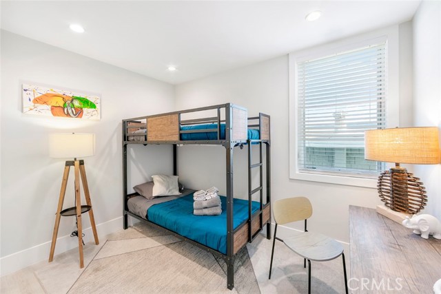 417 E Bay, Newport Beach CA: https://media.crmls.org/medias/766b105a-c3c8-4a7a-a407-4e9ca0064856.jpg