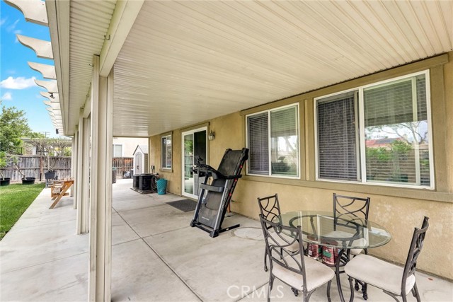 13576 Oxford Ct, Chino CA: https://media.crmls.org/medias/766b4af6-3260-4e49-a141-984a3e763792.jpg