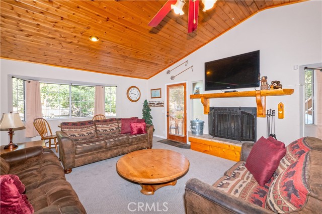 42531 Cedar Ave, Big Bear Lake CA: https://media.crmls.org/medias/766ba89a-bfd5-4b09-be28-f297042e3818.jpg