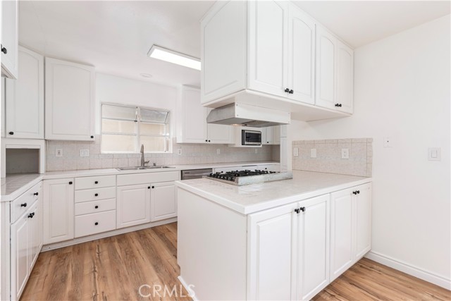 Detail Gallery Image 8 of 26 For 15821 Willett Ln, Huntington Beach,  CA 92647 - 3 Beds | 2 Baths