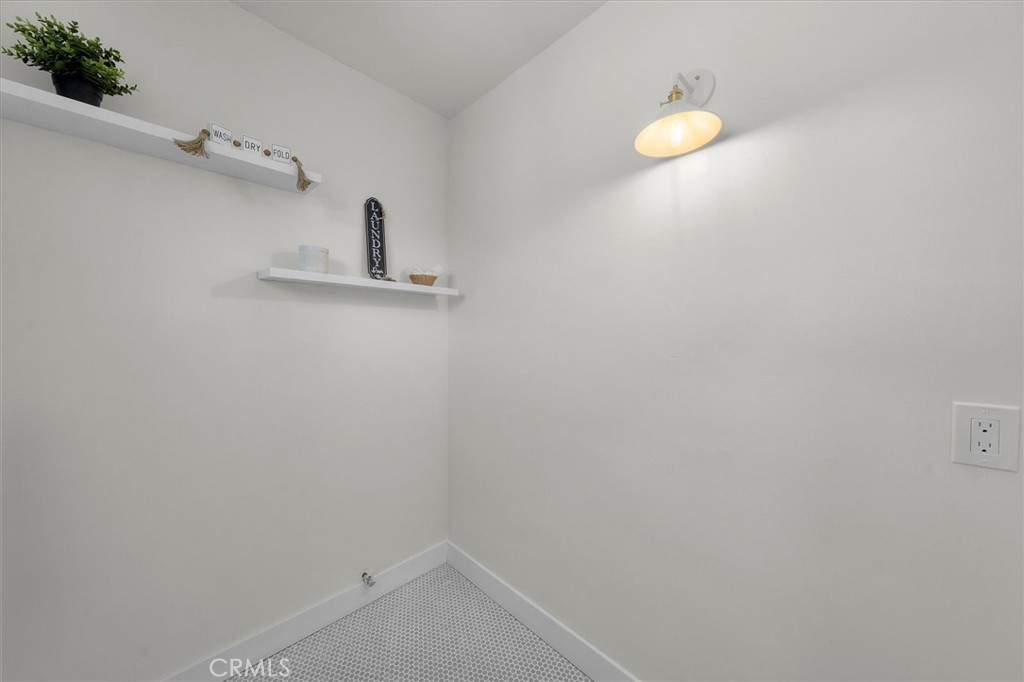 https://media.crmls.org/medias/766c1c9f-44ca-474d-a07f-c040a110869e.jpg?preset=X-Large