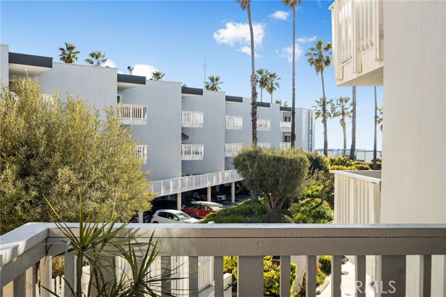 610 The Village, Redondo Beach, California 90277, ,Residential,Sold,The Village,SB22043671