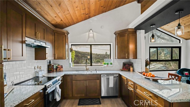 Detail Gallery Image 15 of 35 For 10214 El Dorado Way, Kelseyville,  CA 95451 - 4 Beds | 3 Baths