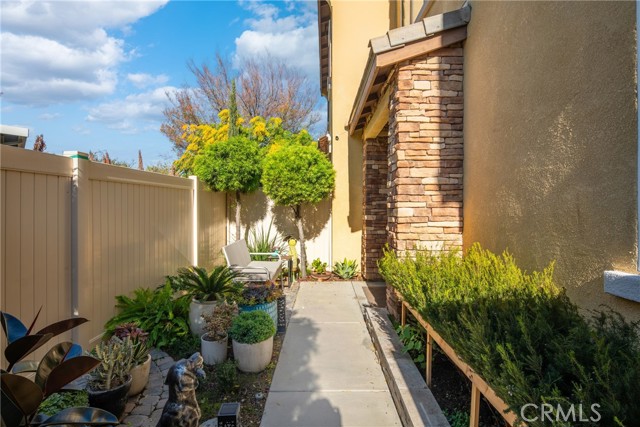 Detail Gallery Image 3 of 34 For 12938 Meridian Ct, Corona,  CA 92880 - 4 Beds | 3/1 Baths