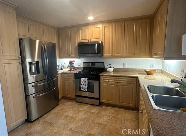 Detail Gallery Image 3 of 21 For 3400 Watermarke, Irvine,  CA 92612 - 2 Beds | 2 Baths