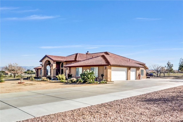 Detail Gallery Image 3 of 48 For 15813 Willow St, Hesperia,  CA 92345 - 4 Beds | 2/1 Baths