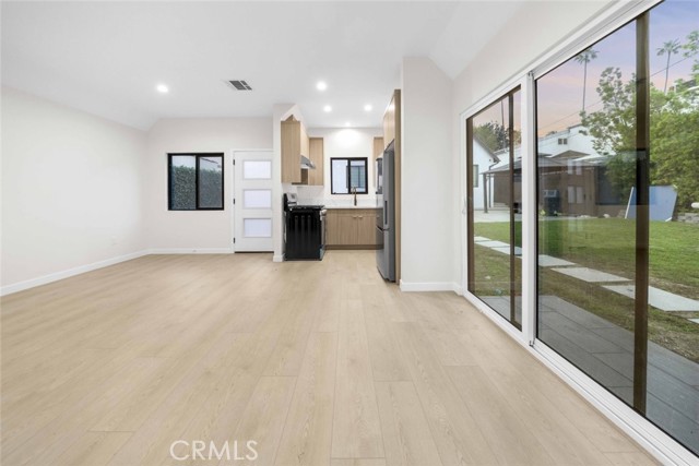 Detail Gallery Image 2 of 17 For 1324 Winchester Ave a,  Glendale,  CA 91201 - 2 Beds | 2 Baths