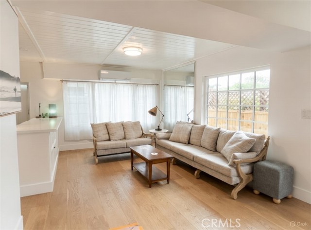 Detail Gallery Image 8 of 23 For 575 Through #B,  Laguna Beach,  CA 92651 - 1 Beds | 1 Baths