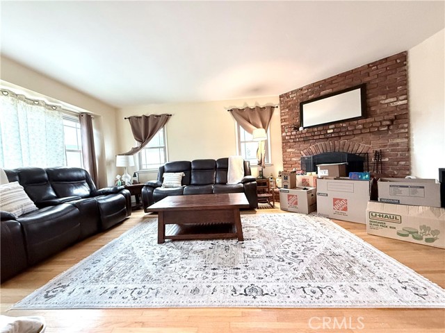 Detail Gallery Image 5 of 22 For 970 W 8th, San Pedro,  CA 90731 - 3 Beds | 2 Baths