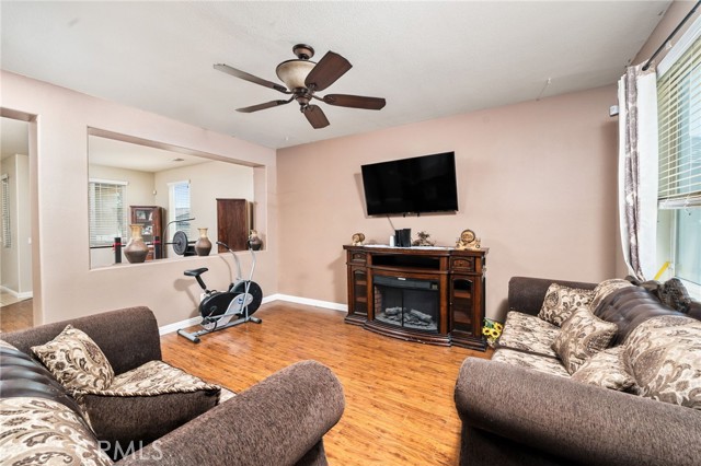 Detail Gallery Image 8 of 49 For 16620 Desert Lily St, Victorville,  CA 92394 - 4 Beds | 2/1 Baths