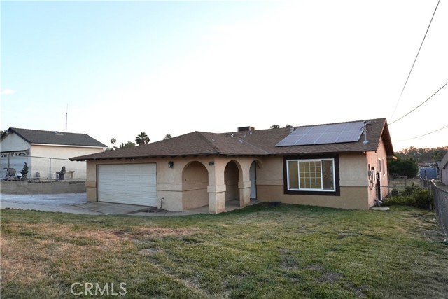 5187 Cedar Street, Jurupa Valley CA: https://media.crmls.org/medias/767139bc-90e4-4d54-82ba-62d04605dcea.jpg