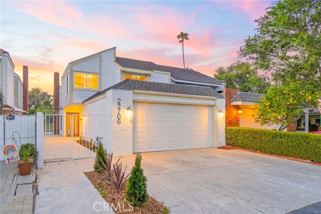 Detail Gallery Image 2 of 58 For 22706 Wood Lake Ln, Lake Forest,  CA 92630 - 3 Beds | 3 Baths