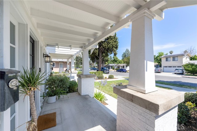 341 W Whiting Avenue, Fullerton CA: https://media.crmls.org/medias/767159d7-b341-450c-9abc-a9e9c6b314d9.jpg