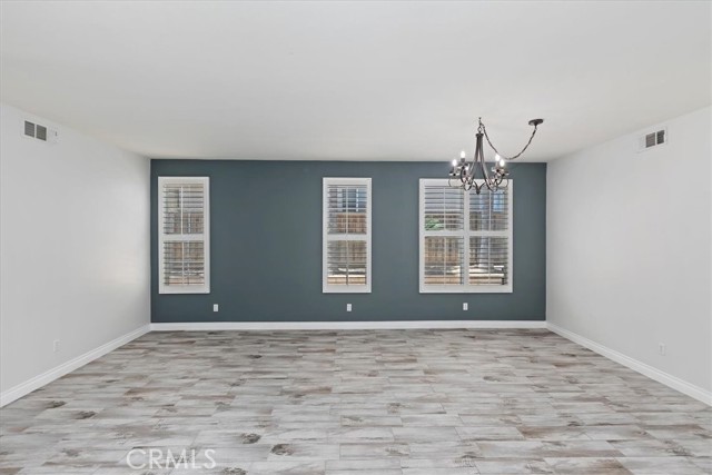 8433 Lindenhurst Street, Riverside CA: https://media.crmls.org/medias/76718873-8087-4b7d-a1d4-49fa3d203a37.jpg