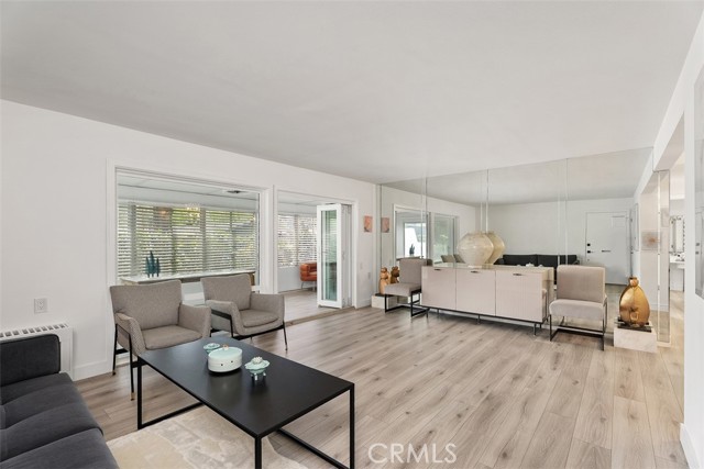 Front Image Thumbnail for CROC25275575