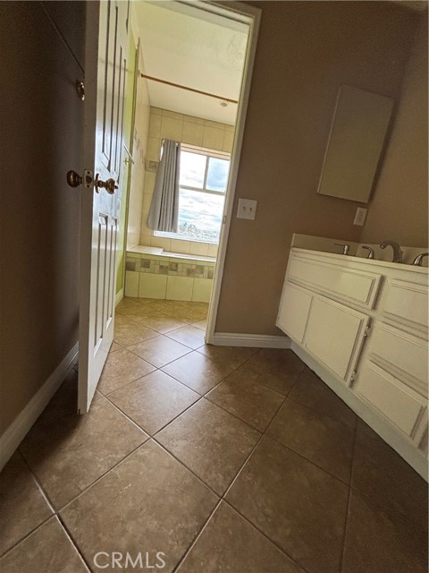 17092 Whispering Brook Way, Riverside CA: https://media.crmls.org/medias/7671e4ef-8dd9-48fb-ba1e-1330f87906ff.jpg