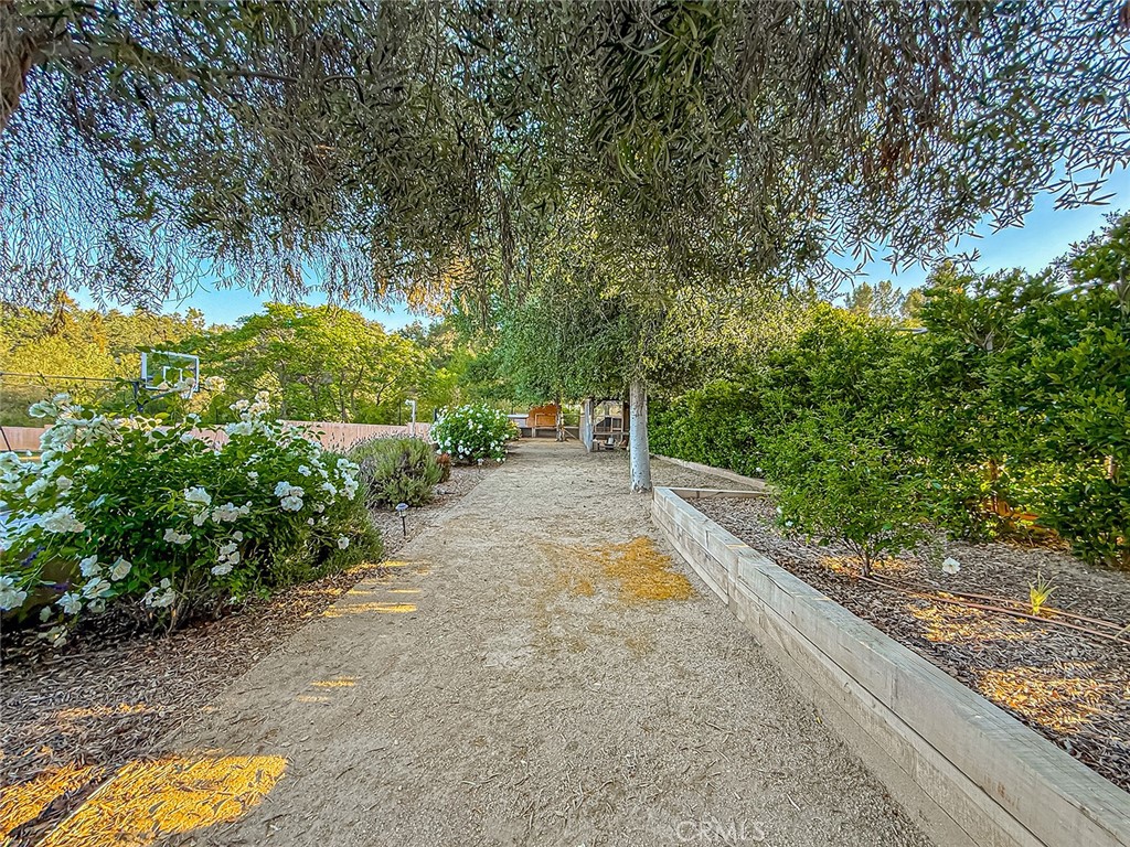 https://media.crmls.org/medias/767208bd-f77b-4ac0-91ec-4e891bd589bc.jpg?preset=X-Large