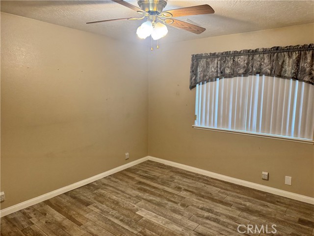 Detail Gallery Image 12 of 24 For 14705 Mandan Rd, Apple Valley,  CA 92307 - 3 Beds | 2/1 Baths