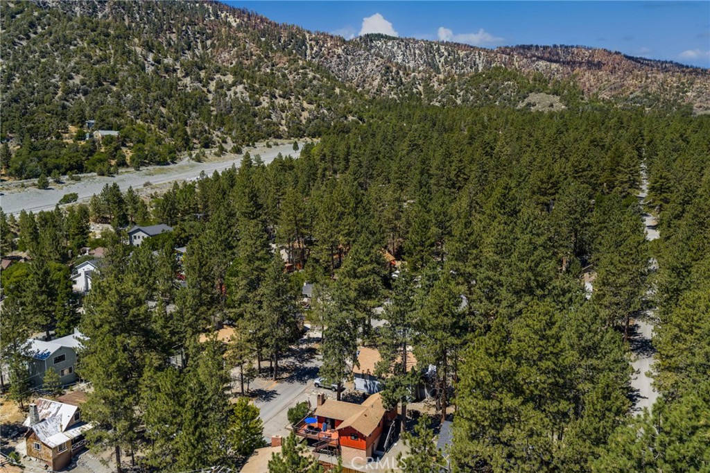 https://media.crmls.org/medias/7672f0d4-9022-405e-ba81-f68e5f9d1c0a.jpg?preset=X-Large
