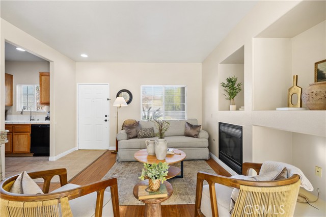 Detail Gallery Image 7 of 39 For 7050 Dinwiddie, Downey,  CA 90241 - 3 Beds | 3 Baths