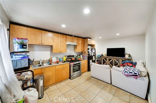 Detail Gallery Image 2 of 13 For 6735 Elmer #18,  North Hollywood,  CA 91606 - 2 Beds | 1 Baths