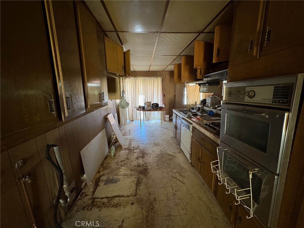 https://media.crmls.org/medias/7674312f-b4bf-424c-82d3-c7eb286ef87d.jpg?preset=X-Large