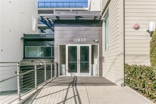 Detail Gallery Image 1 of 1 For 12837 Moorpark St #107,  Studio City,  CA 91604 - 3 Beds | 3 Baths