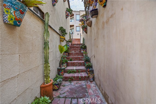 1720 Manhattan Avenue, Hermosa Beach, California 90254, 3 Bedrooms Bedrooms, ,2 BathroomsBathrooms,Residential,Sold,Manhattan,SB21061429