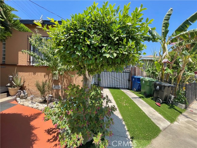 Detail Gallery Image 4 of 27 For 2609 Hyde Park Bld, Los Angeles,  CA 90043 - 2 Beds | 1 Baths