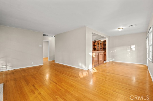 5715 Norwich, Van Nuys CA: https://media.crmls.org/medias/7675dcfb-ddd2-4555-8703-d254cabce7b6.jpg