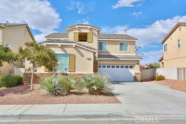 Detail Gallery Image 2 of 21 For 15884 Desert Poppy Ln, Victorville,  CA 92394 - 4 Beds | 2/1 Baths