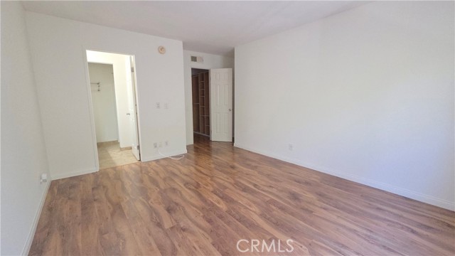 Detail Gallery Image 12 of 30 For 5400 Lindley Ave #105,  Encino,  CA 91316 - 2 Beds | 2 Baths