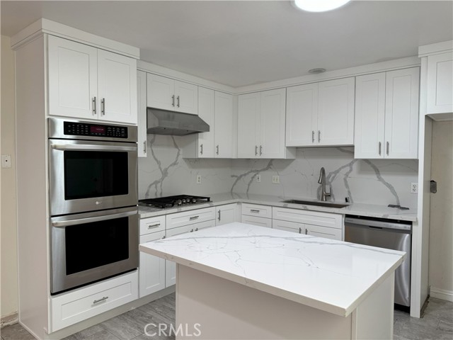 Detail Gallery Image 13 of 49 For 8161 Terry Dr, Huntington Beach,  CA 92647 - 5 Beds | 4 Baths