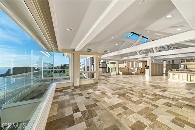 Detail Gallery Image 12 of 73 For 21 Bay, Laguna Beach,  CA 92651 - 6 Beds | 6/1 Baths