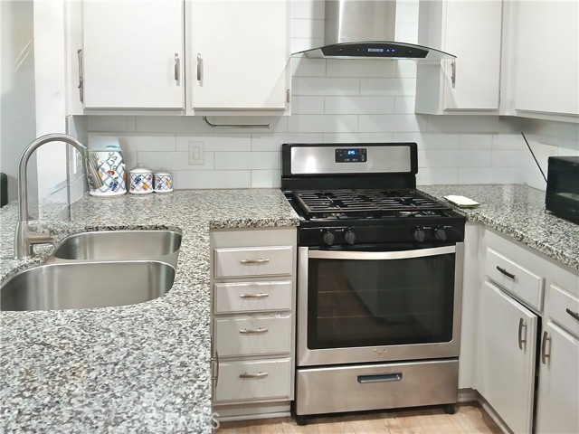 Detail Gallery Image 1 of 16 For 2617 Pinon Springs Cir #B,  Bakersfield,  CA 93309 - 2 Beds | 2 Baths