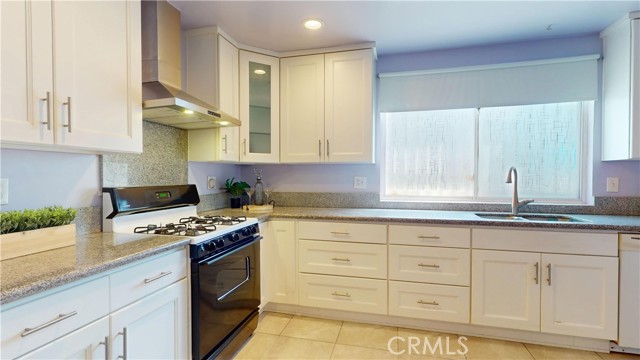 Detail Gallery Image 10 of 49 For 9551 Arleta Ave, Arleta,  CA 91331 - 5 Beds | 4 Baths