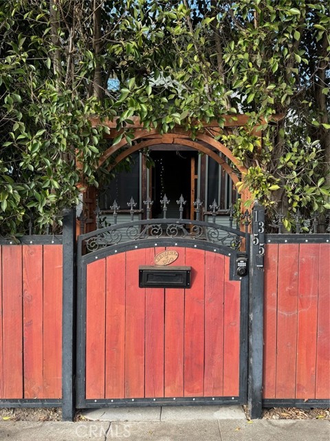 1355 N Gordon Street, Pomona CA: https://media.crmls.org/medias/767c7426-e300-4212-902d-e29adf170437.jpg