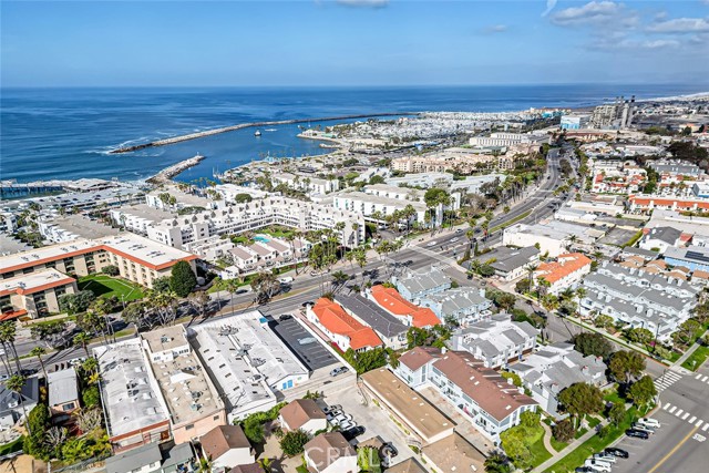 101 Broadway, Redondo Beach, California 90277, 3 Bedrooms Bedrooms, ,2 BathroomsBathrooms,Residential,For Sale,Broadway,SB25056727