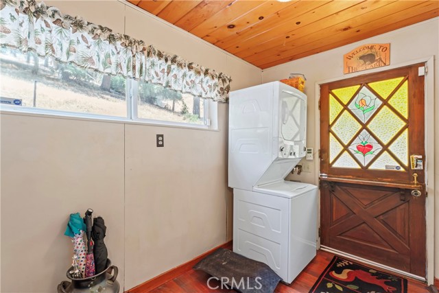 328 Wylerhorn Drive, Crestline CA: https://media.crmls.org/medias/767d187b-ba49-4a7b-af1c-b680db8559da.jpg