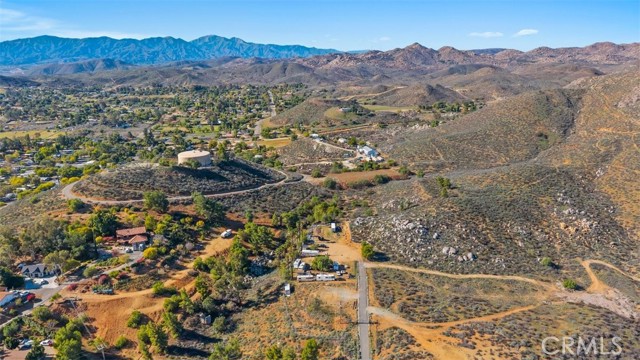 Detail Gallery Image 4 of 16 For 21080 Kimes, Perris,  CA 92570 - – Beds | – Baths