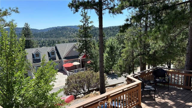 Detail Gallery Image 3 of 26 For 27808 Alpen Dr, Lake Arrowhead,  CA 92352 - 4 Beds | 3/1 Baths