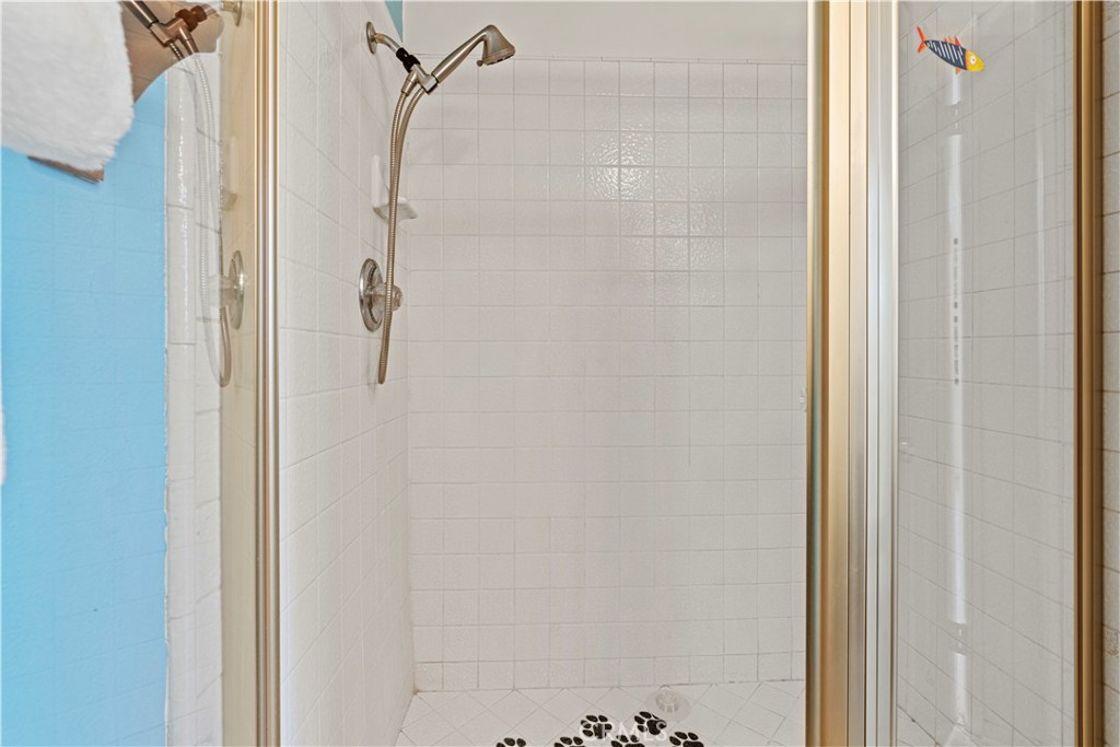 https://media.crmls.org/medias/76801532-0ae6-4ad4-9381-24d65e3b1983.jpg?preset=X-Large