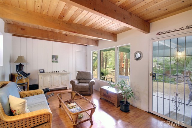 Detail Gallery Image 11 of 42 For 42716 Juniper Dr, Big Bear Lake,  CA 92315 - 4 Beds | 2 Baths