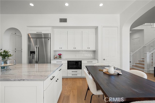 26814 Fairlain Drive, Valencia CA: https://media.crmls.org/medias/7680b3d2-c8b9-416a-a220-1cc63d664f3e.jpg