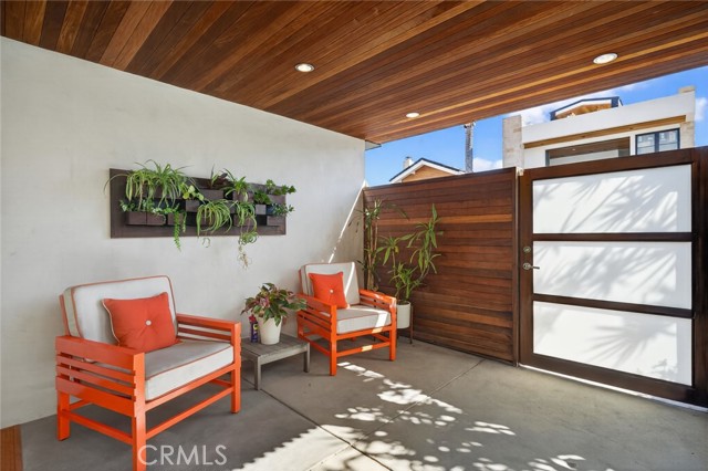 Detail Gallery Image 6 of 62 For 219 Colton, Newport Beach,  CA 92663 - 4 Beds | 3 Baths